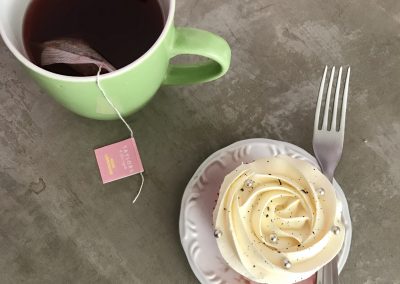 Para um chá da tarde, cupcake de limão siciliano e lavanda.