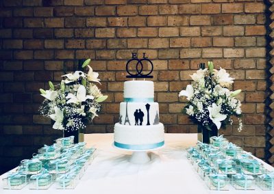 Bolo de casamento inspirado no local onde o casal se conheceu, Paris, a cidade do amor